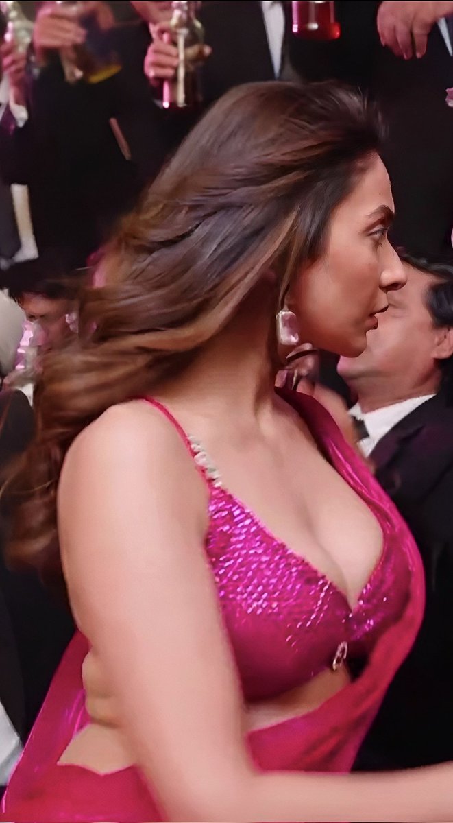 G4bMhJ7bUAALAov?format=jpg&name=medium