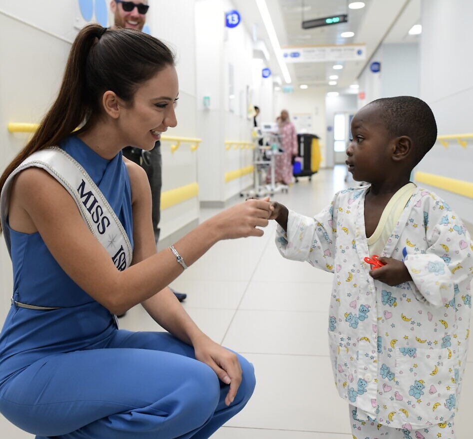 OliLondonTV's tweet image. 🇮🇱Miss Universe Israel visits Israeli children’s hospital providing free cardiac care to children from developing countries.
Melanie Shiraz has visited the Sylvan Adams Children’s Hospital in Holon, Israel to meet with children from Tanzania, Kenya, Djibouti, Rwanda, Somaliland…