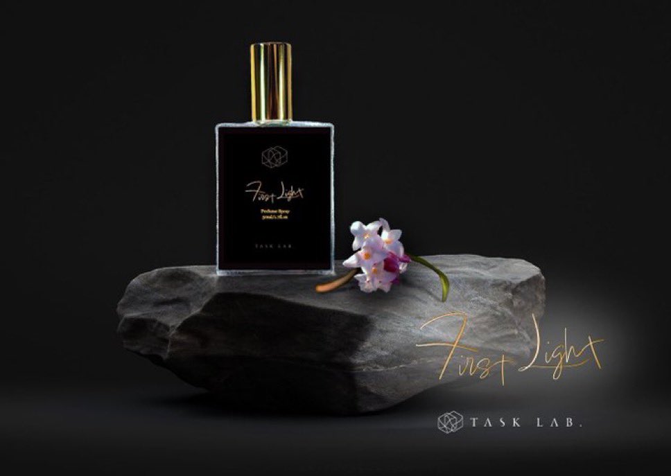 TASK LAB.のデザフェス その3

沈丁花香水「First Light」販売

現在ECサイトのみで販売しております沈丁花香水「First Light」
ご購入者様からは再現度が高い、男性でも使えると大変ありがたい評価いただいております
今回、デザフェスでは「First Light」を当ブースにて販売をいたします