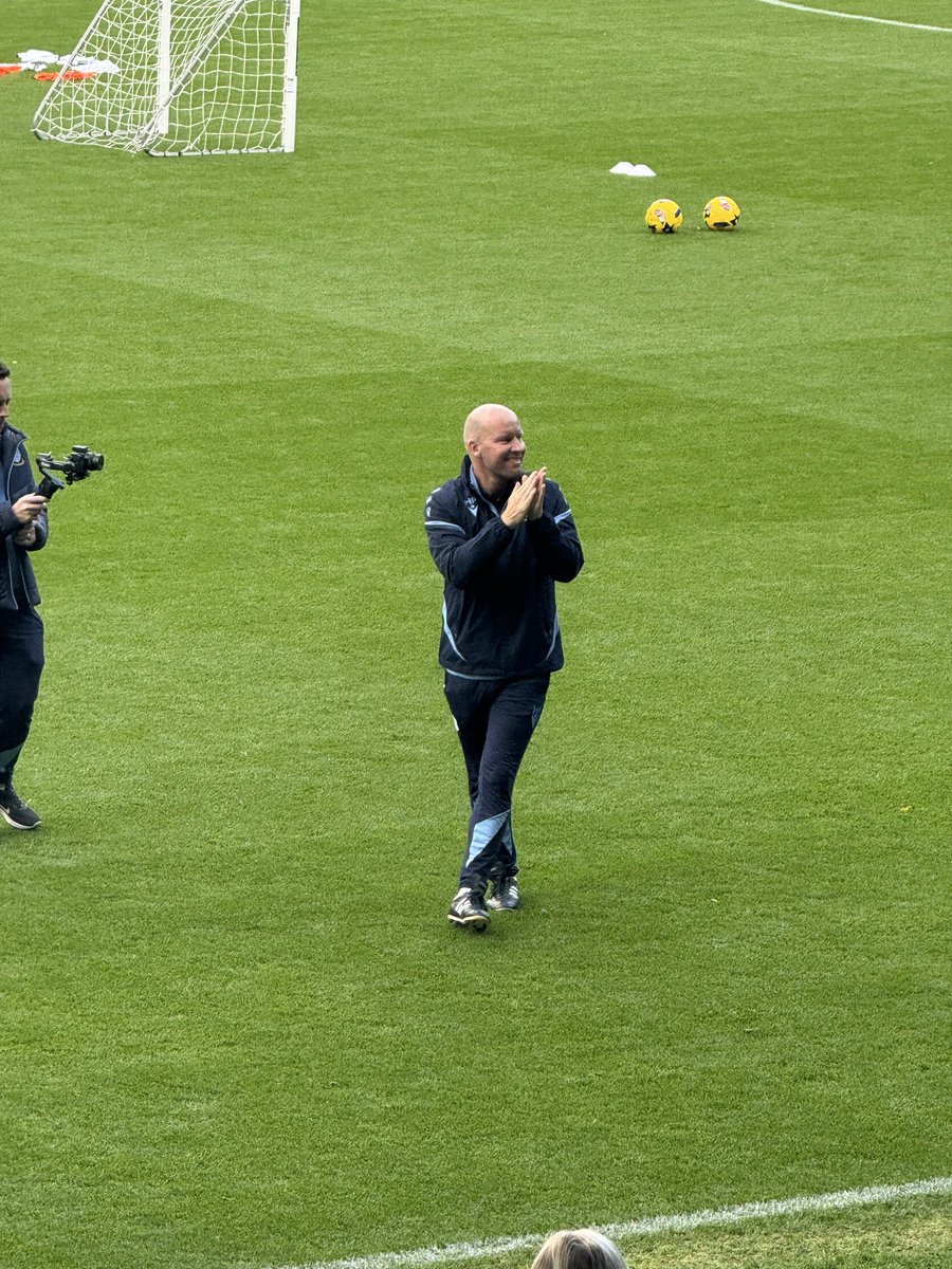Run4Owls's tweet photo. @swfc #SWFC #OpenTraining #Hillsborough #WAWAW https://t.co/SJn9udPyDw