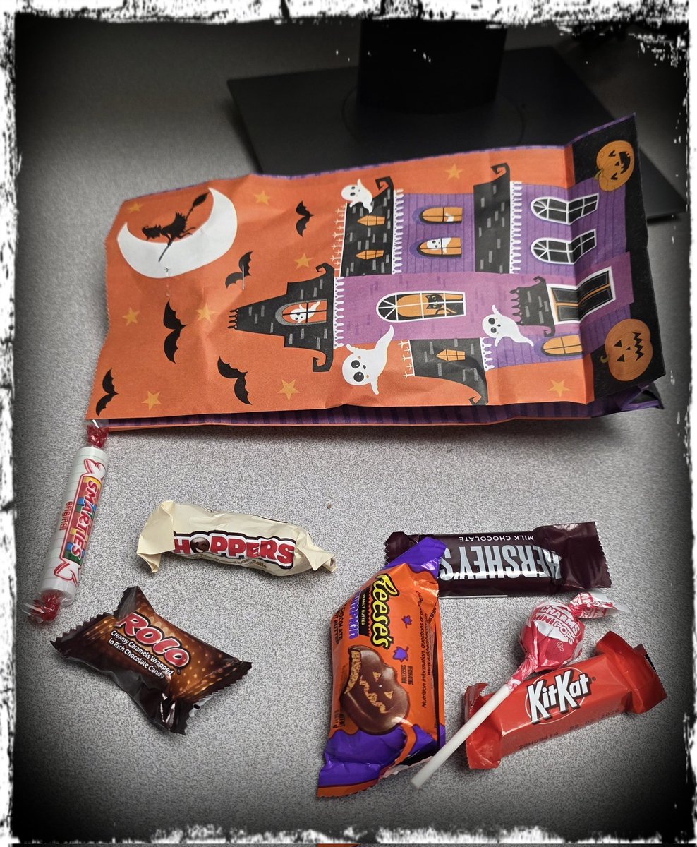 itssosimple7's tweet image. 🦇🎃🧙🏾 #holloween #trickortreat