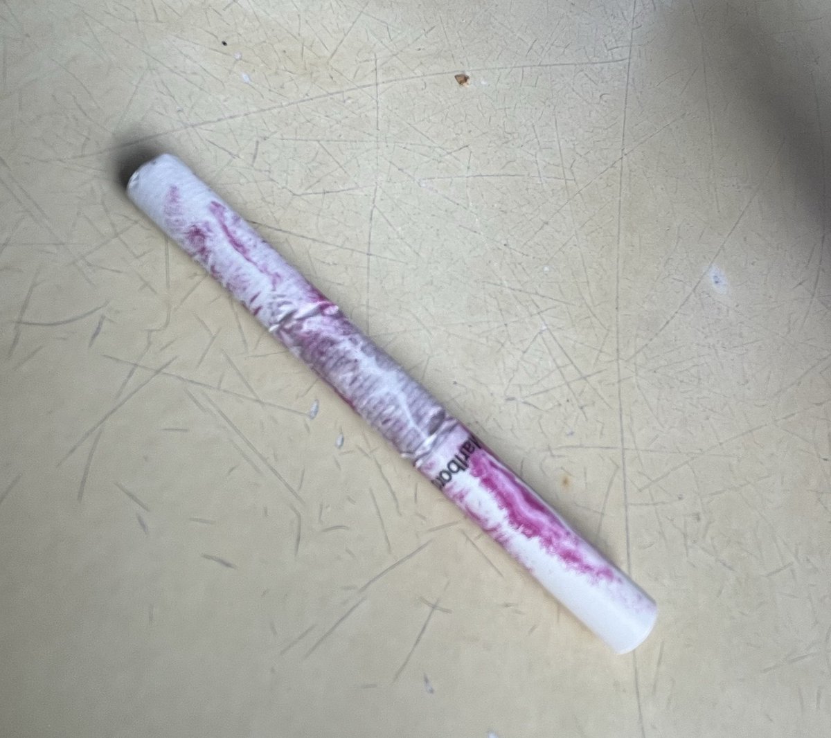 Sigara icmeyen hoslanmayan kiz arkadasima benimle alisveris yaptigi ama bana odettigi icin opucuklu sigara yaptim  i luv u sis ani kalsin❤️