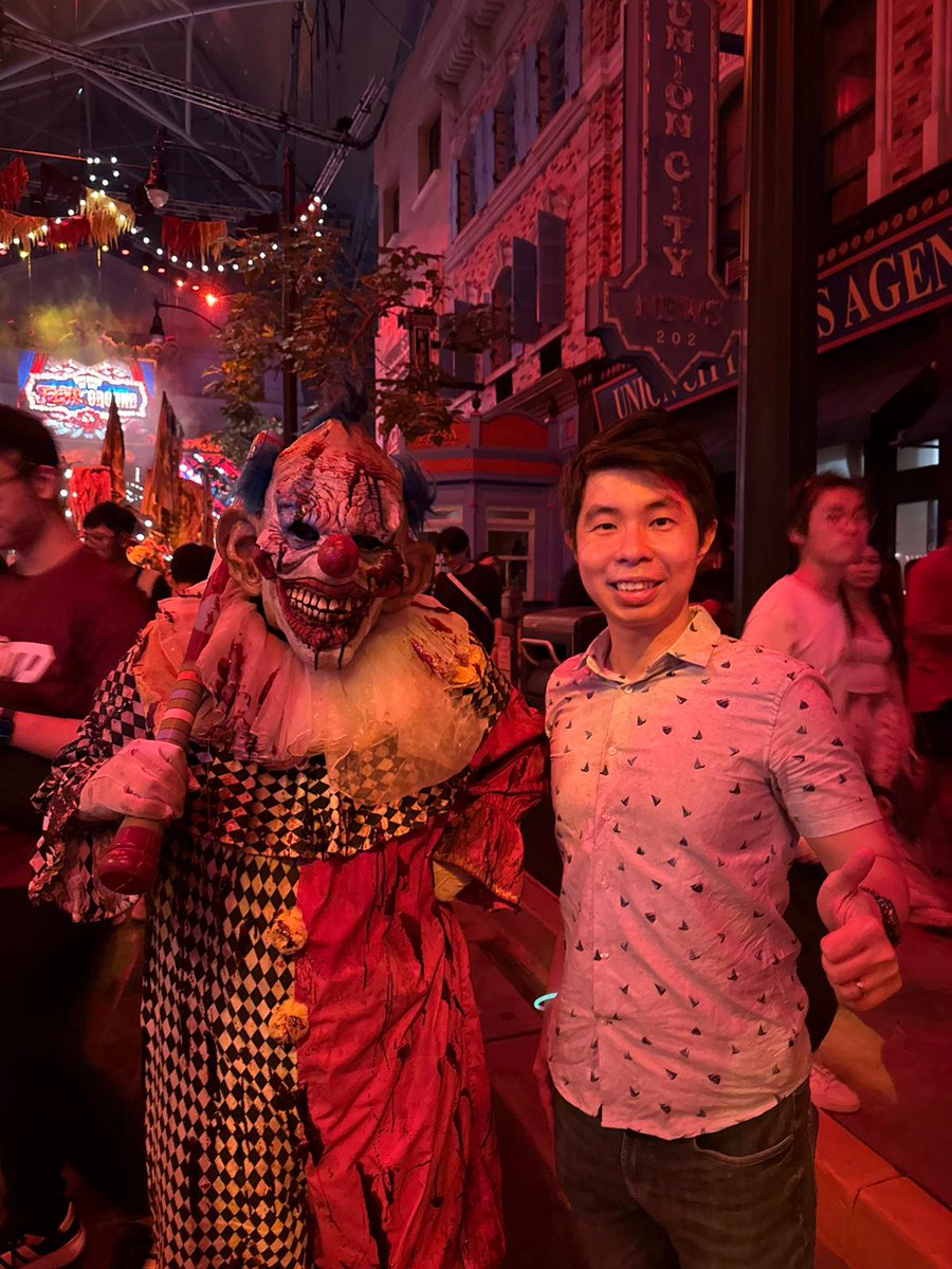 Declarators_'s tweet image. Declarators HQ Team Bonding at Universal Studios Singapore – Halloween Horror Nights 13 

Our team had an enjoyable and memorable evening at Universal Studios Singapore, experiencing the excitement and thrill of Halloween Horror Nights.

#Declarators #TeamBonding