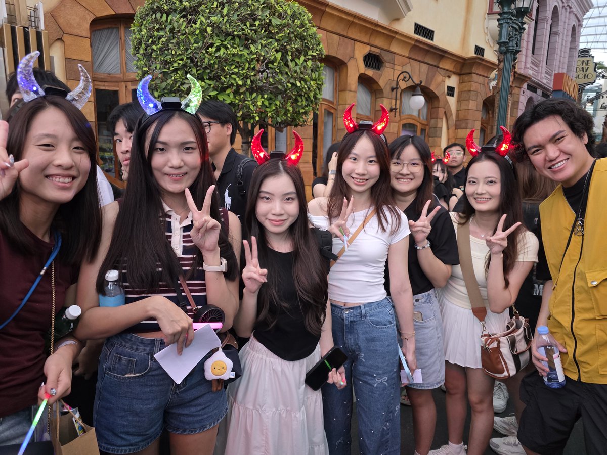 Declarators_'s tweet image. Declarators HQ Team Bonding at Universal Studios Singapore – Halloween Horror Nights 13 

Our team had an enjoyable and memorable evening at Universal Studios Singapore, experiencing the excitement and thrill of Halloween Horror Nights.

#Declarators #TeamBonding