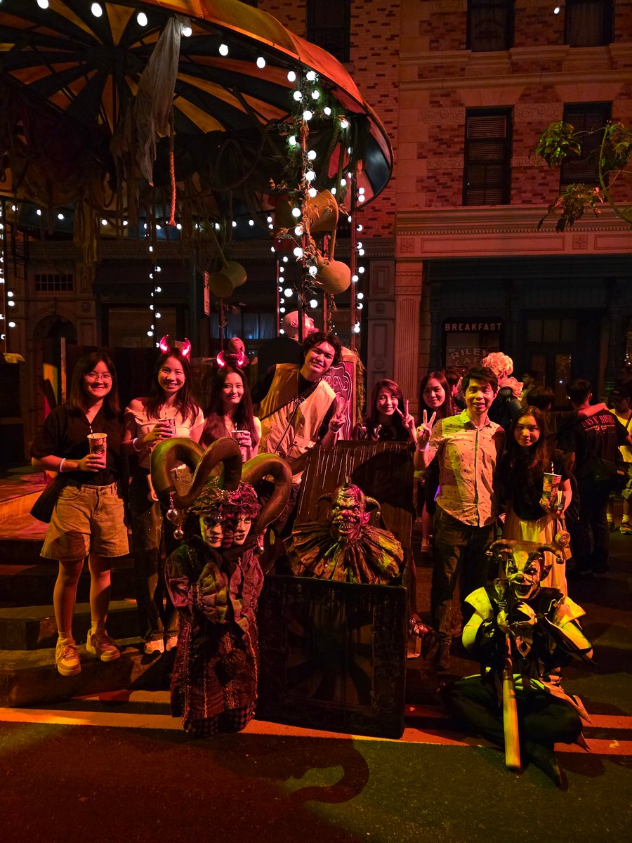 Declarators_'s tweet image. Declarators HQ Team Bonding at Universal Studios Singapore – Halloween Horror Nights 13 

Our team had an enjoyable and memorable evening at Universal Studios Singapore, experiencing the excitement and thrill of Halloween Horror Nights.

#Declarators #TeamBonding
