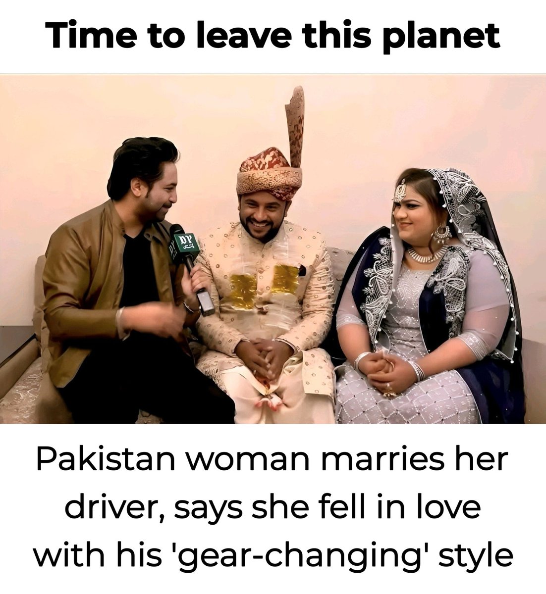 Hello_Anushka09's tweet photo. When love hits 5th gear 💨💘 https://t.co/ntqpl8lTF8