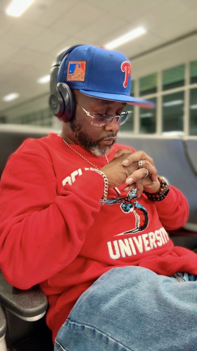 To GOD be the glory! Had to dash to and through the Airport to facilitate our 6 AM Prayer Call. Thanking GOD for life, health and strength. This new day and traveling mercies! Be right back… ✈️