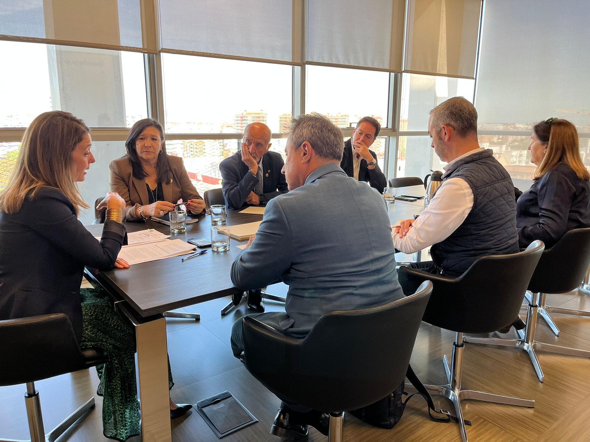 Ayer, José Crespo, acompañado por los Presidentes de <a href="/cograsova_es/">Graduados Sociales Valencia</a> y Castellón, asistió a una  reunión con la <a href="/GVAjusticia/">GVA Justicia y AAPP</a> , Dña. Nuria Martínez Sanchís.

#Justicia #ComunidadValenciana #Juzgados #GraduadosSociales