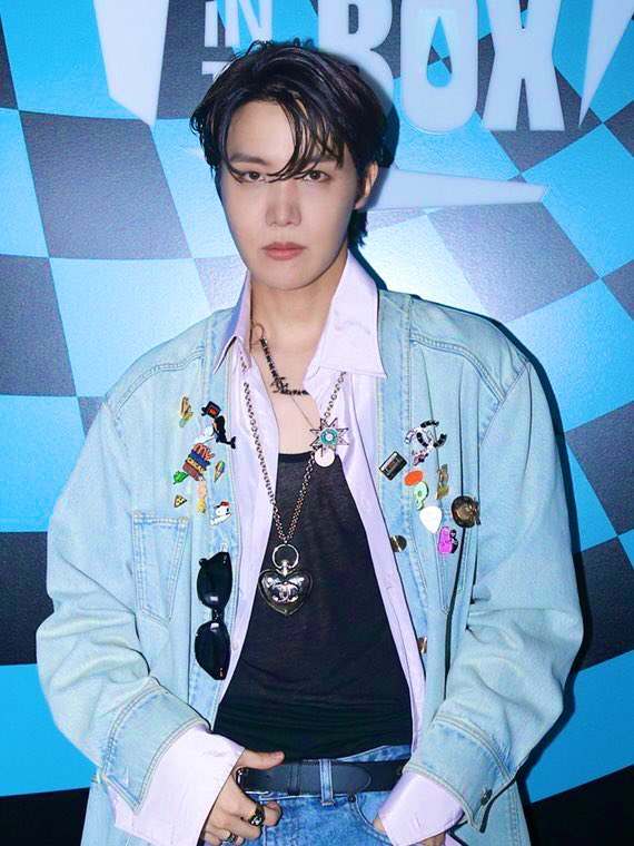 HOPEFULLPLACE's tweet image. I vote #jhope for #2025MAMAVOTE