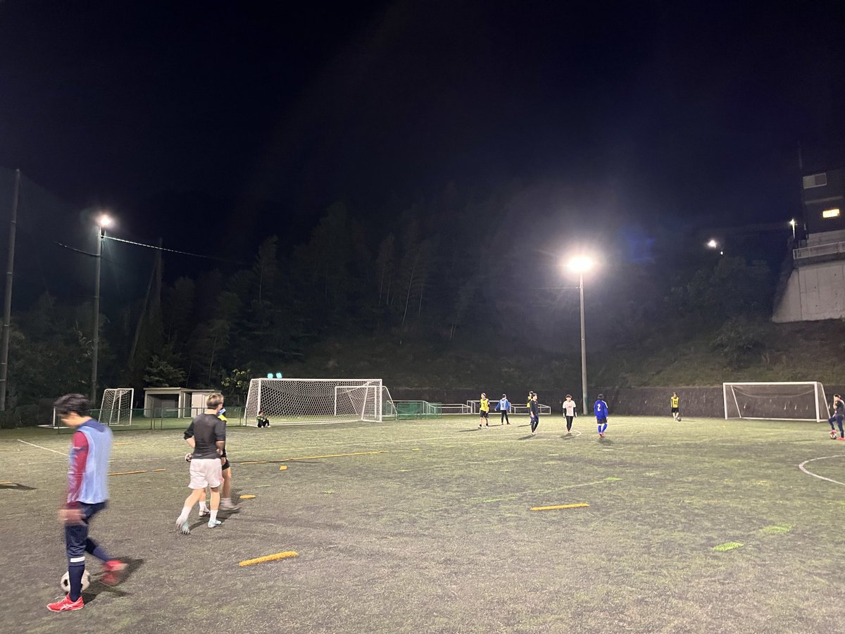 CamaradeFc's tweet photo. 10/28(火)TR
サボり気味になっている投稿ですが、代表の方から指導が入りましたのでしっかりと投稿します。（1日遅れ）
本日は練習生が1名来てくれました。人数も多かったため、それなりに強度がある練習ができました。来月は毎週練習です。練習試合の申し込みもお待ちしております。
#FCCAMARADE https://t.co/RanDLqDXbu