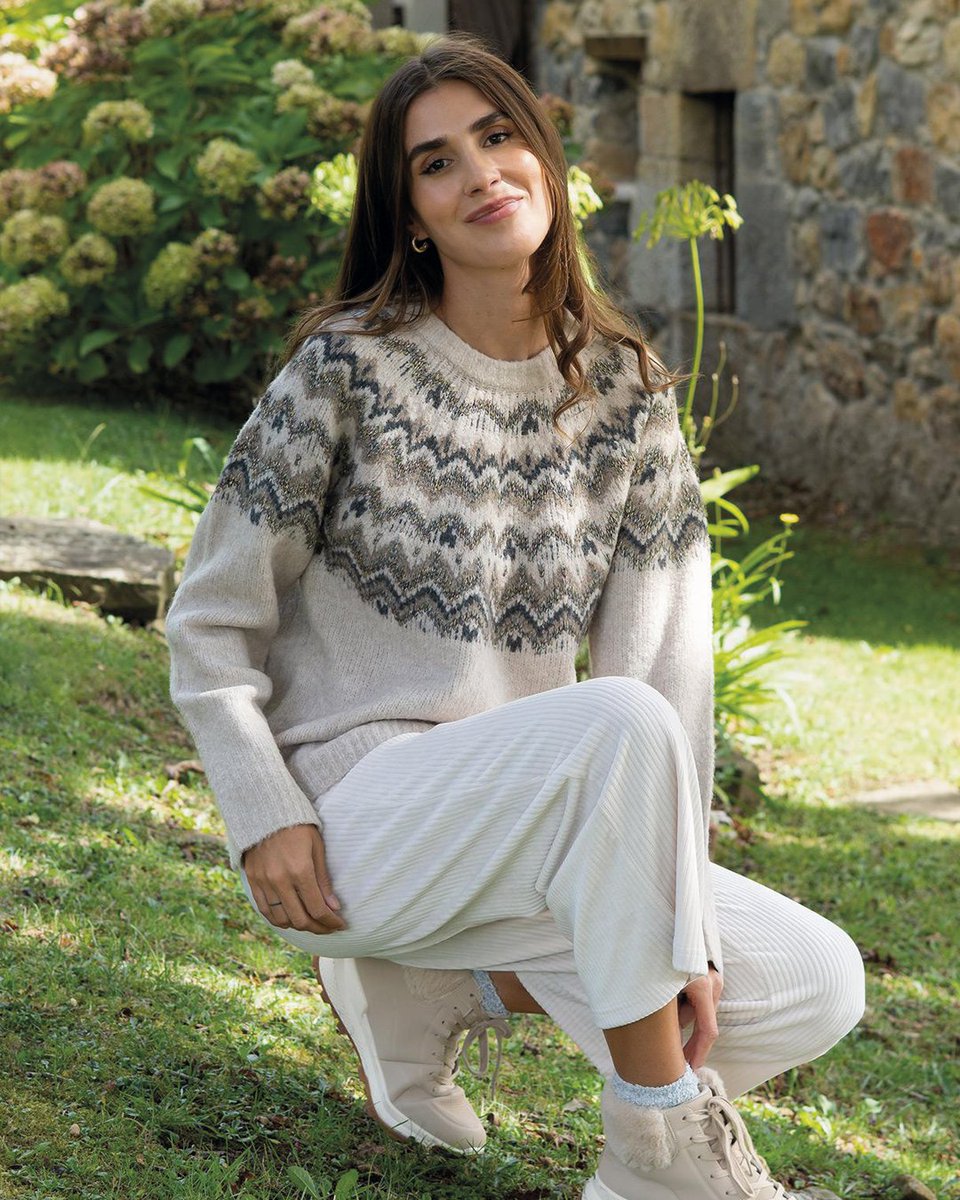 🍂✨ Otoño en clave Mery… y cero dramas de armario.
Llega Carrefour TEX x Mery Turiel: punto gustoso, denim limpio, trench y tonos tierra (aka combo infalible).
 Duelo fashion: 👢🧶 vs 👗🧥 — ¿con cuál te quedas? 👇
#CarrefourTEX #MeryTuriel #OtoñoConEstilo #CCLasRosas