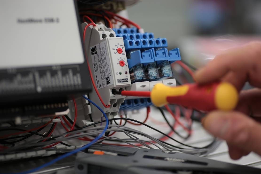 Elektroniker (m/w/d) für den Schaltschrank-/Anlagenbau in Aurich …onaldienstleistungen.europersonal.com/stelle/elektro…