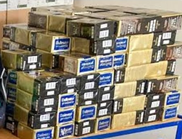 RobKPunkt_4887's tweet photo. @Coolnasenbaer COFFEE GOLD-DEPOT ☕️🤪 Wenn der neue Praktikant pics aus unserem Serverraum leakt 😂🔐 
#PraktikantFail #ServerRoom #ITLuxury #CoffeeVibes https://t.co/qf1l9DC8qf