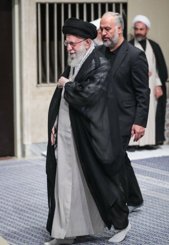 بر قامت حیدری اش صلوات:))❤️‍🩹

#حمايت_انقلابى 
#فالوبک_تضمینی