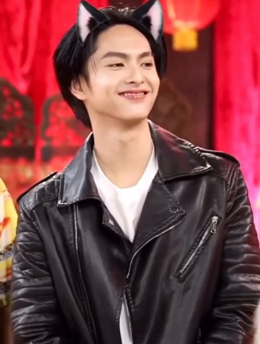 un_punn's tweet image. มาเฟียพี่หัวโหดมากกก😾 โดนใส่ฟิลเตอร์เหมียวไปแย้วล้านครั้ง ในโลกนี้ไม่มีใครเป็นพี่เดชแล้วสินะนอกจากเป้อ😂😂

#4โพดำ_EP4xBUS 
#COPPERdechawat