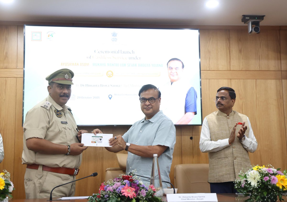 himantabiswa's tweet photo. A momentous occasion for State Govt employees 🩺

Today we dedicated the Mukhya Mantri Lok Sewak Arogya Yojana for State Govt employees and pensioners which will allow them cashless treatment in healthcare institutions and replace the earlier system of reimbursements. https://t.co/t2aoI5HxPk