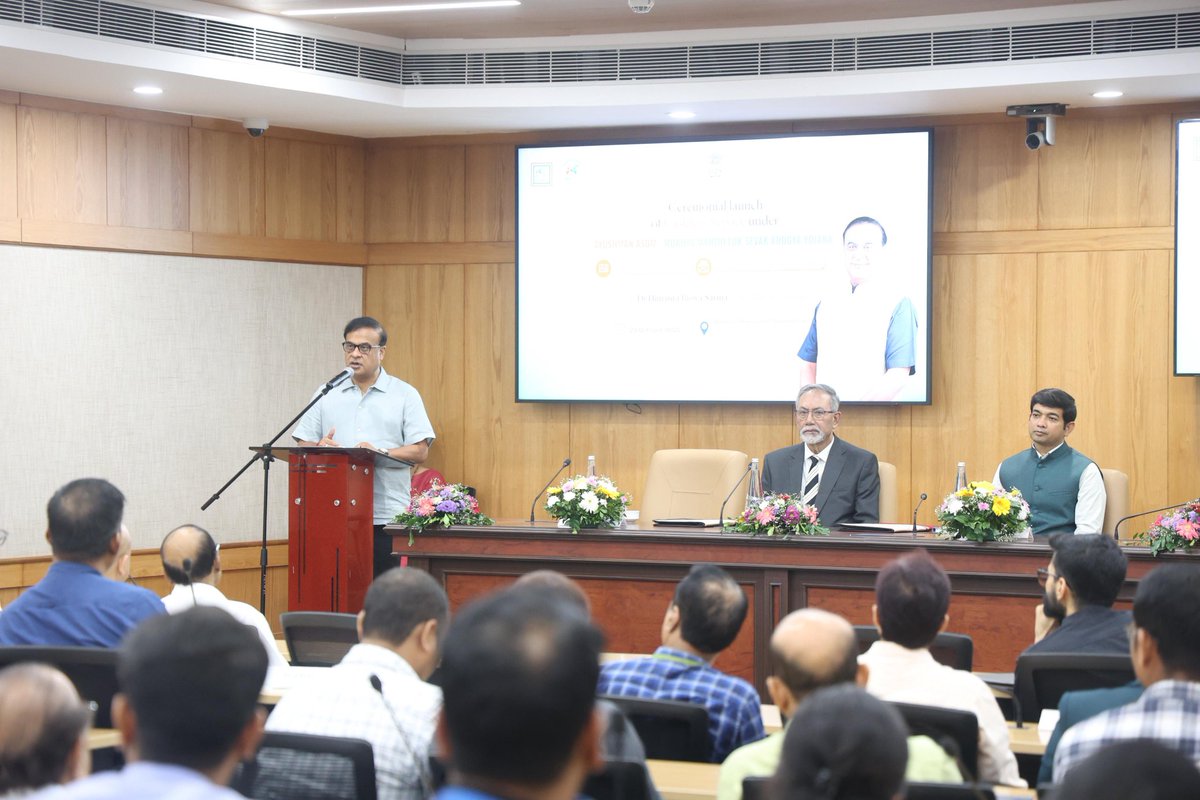A momentous occasion for State Govt employees 🩺

Today we dedicated the Mukhya Mantri Lok Sewak Arogya Yojana for State Govt employees and pensioners which will allow them cashless treatment in healthcare institutions and replace the earlier system of reimbursements.