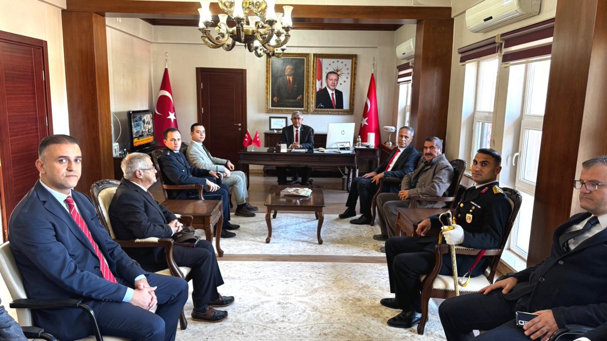 Bugün, 29 Ekim Cumhuriyet Bayramı dolayısıyla İlçe Kaymakamımız Sayın Emir Osman Bulgurlu ile birlikte Çerkeş Kaymakamlığımızda 29 Ekim Cumhuriyet Bayramı tebrikatını gerçekleştirdik.