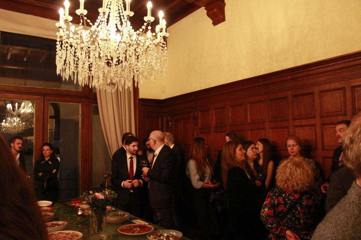 🇦🇱🇪🇺 Një pritje kuqezi në Ambasadën Shqiptare në Bruksel me shqiptarët e Belgjikës dhe Luksemburgut, që janë pjesë aktive dhe dinjitoze e jetës europiane në administratë, në universitete, në kompani ndërkombëtare, në art e kulturë. 

Me mirënjohje të veçantë për secilin prej tyre