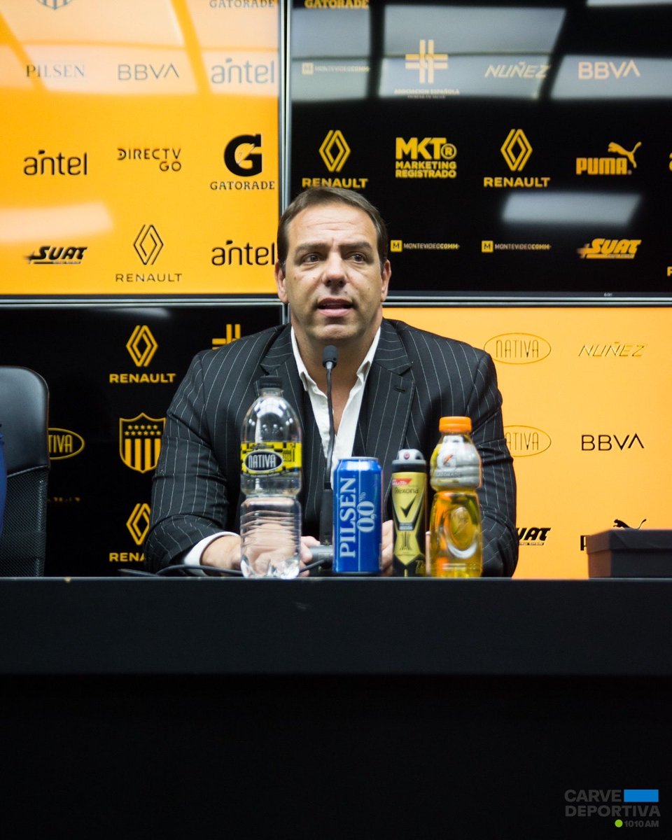 MartinCharquero's tweet photo. “Al otro día que apareció la noticia del préstamo a Nacional, aparecieron los 140 mil dólares que teníamos retenidos de Conmebol por la participación en Copas que hace tiempo veníamos reclamando”

Ignacio Ruglio en #Minuto1

▶️ https://t.co/Mu95QmHtRb https://t.co/3GgFgqjkHr
