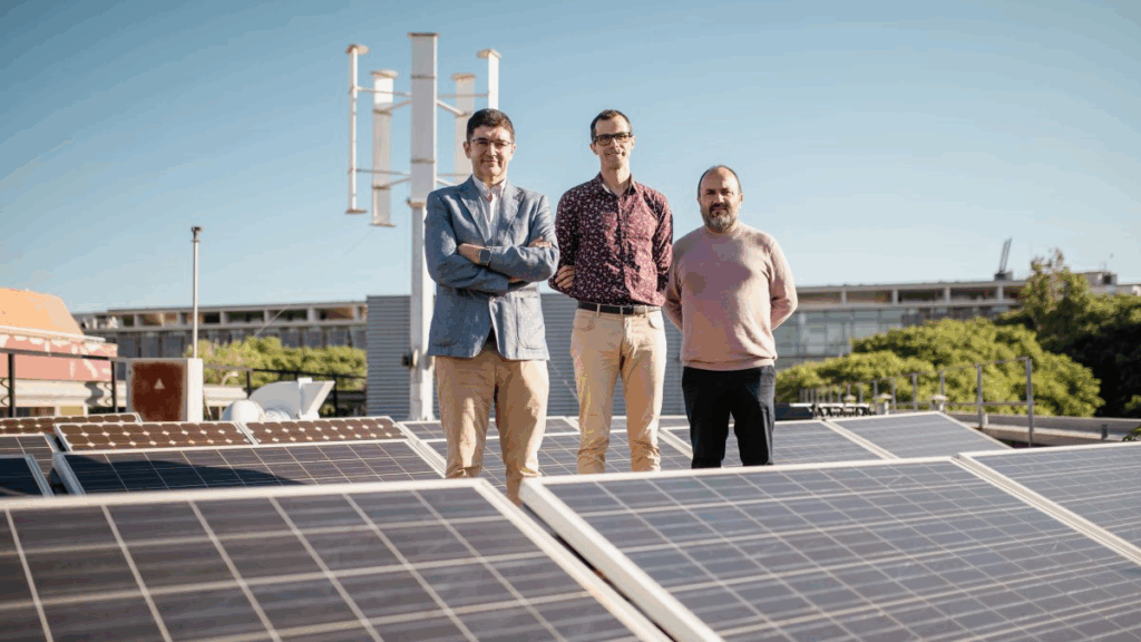 universitatURV's tweet photo. 🔌Una #recercaURV busca reforçar la xarxa elèctrica amb inversors intel·ligents per reduir el risc d'apagades. El projecte ha estat seleccionat pel Programa Fonaments de la Fundació BBVA i rebrà un ajut de 250.000 euros. Enhorabona!

👉https://t.co/7C1VG2V0R2 https://t.co/xogePDud77