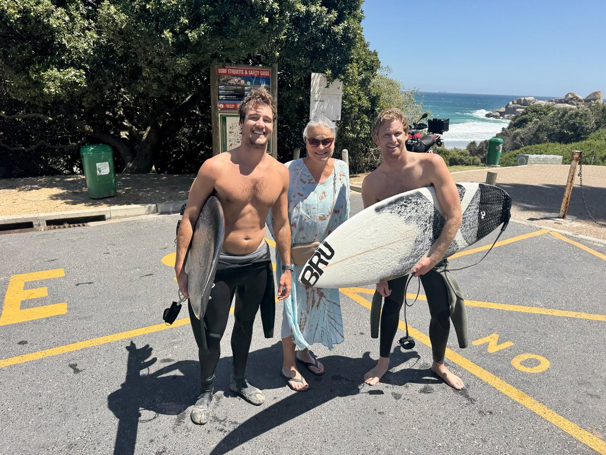 RitaTainola's tweet image. I found some #handsome #surfers by the #Llandudno beach #southatlanticocean #capetown👍👍👍