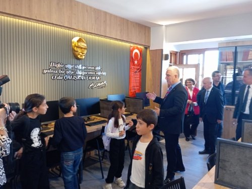 Bergama’da Eyüp Eriş Kütüphanesi Açıldı focagazete.com/bergamada-eyup…