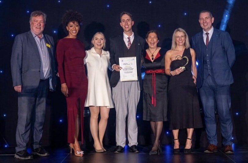 LjmuPharmacy's tweet photo. 🎉Congratulations🎉 to @DrAliceMcC &amp; KidzMed team @GreatNorthCH winners of the #sustainablehealthcare prize at the recent @NewcastleHosps celebrating excellence awards. Their green prescribing interventions reduced amoxicillin liquid use by 23%, costs by 50% &amp; CO2e by 15% ! 💊🌍 https://t.co/UbLpFRLG7F