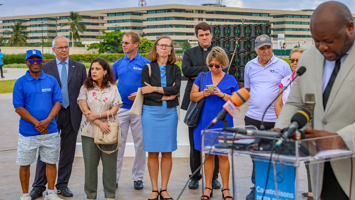 Commémoration des 80 ans de l'#ONU avec <a href="/UNBenin/">UN Benin</a>. Les Etats membres de l’🇪🇺 au #Bénin  réaffirment l’engagement de l’🇪🇺 envers la Charte des Nations Unies. #Ensemble pour sauver des vies, soutenir les communautés et défendre les #droits humains et la #paix.
#PlusFortsEnsemble