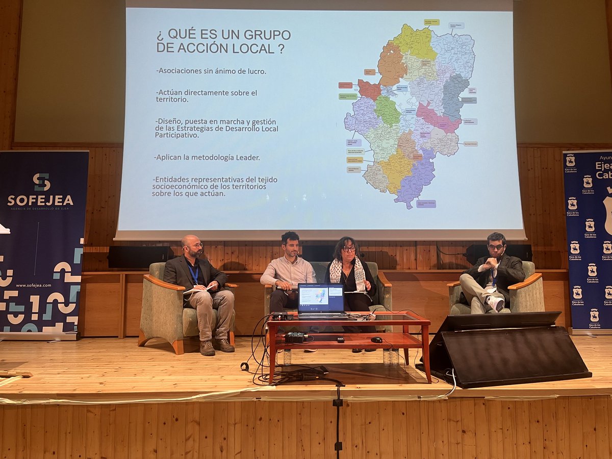 Hablamos ahora sobre ‘Líneas de financiación para proyectos de desarrollo rural’. 
🔘 Pilar Pérez, gerente de la Red Aragonesa de Desarrollo Rural. 
🔘Pedro García, de <a href="/mitecogob/">Transición Ecológica y Reto Demográfico</a> 
🔘Borja Gómez, <a href="/redinnpulso/">Red Innpulso</a> 
🔘 Joaquín González, Ayuntamiento de Villarrobledo.