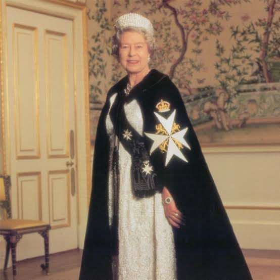 LastMFLeft's tweet image. Nelson Mandela
Queen Elizabeth II

Knights of Malta a.k.a Order of St. John 

That’s the tweet.