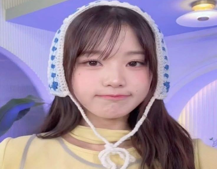 jangvisual's tweet photo. wonyoung bread https://t.co/Go99XOK54G