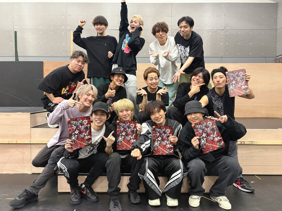 umeboujp's tweet photo. 梅棒 20th Breakdown『FINAL JACKET』
東京公演に日替わりゲストとして出演いただくみなさんが稽古に参加してくれました！
それぞれ個性豊かにこの作品を彩ってくれますのでお楽しみに！
各ゲストの出演回は特設サイトや画像をご覧くださいませ
#梅棒 #FINALJACKET
https://t.co/Xi9d2BTNnj https://t.co/BMlCPFeN0x
