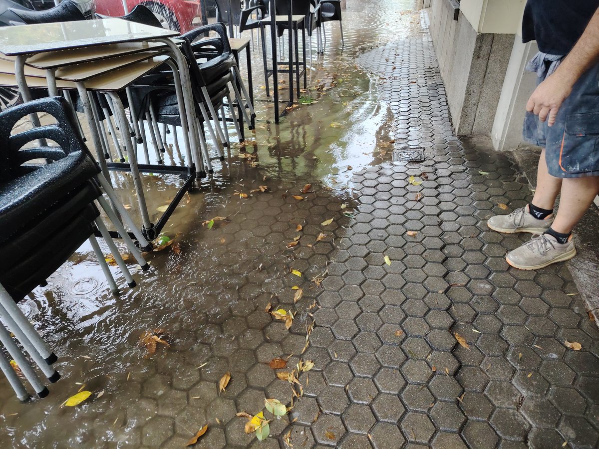 alberto_bot_bue's tweet photo. Sr. @jlsanzalcalde @AlvaroPimentelS @eveliarincon @jdelarosa100 creéis que podremos montar la terraza? 4 años que vinieron a medir y demás y seguimos esperando @puertochicosevilla Avda de la raza 1.
Varios de ustedes han estado desayunando aquí más de 1 vez. https://t.co/5DgxVb1q3y