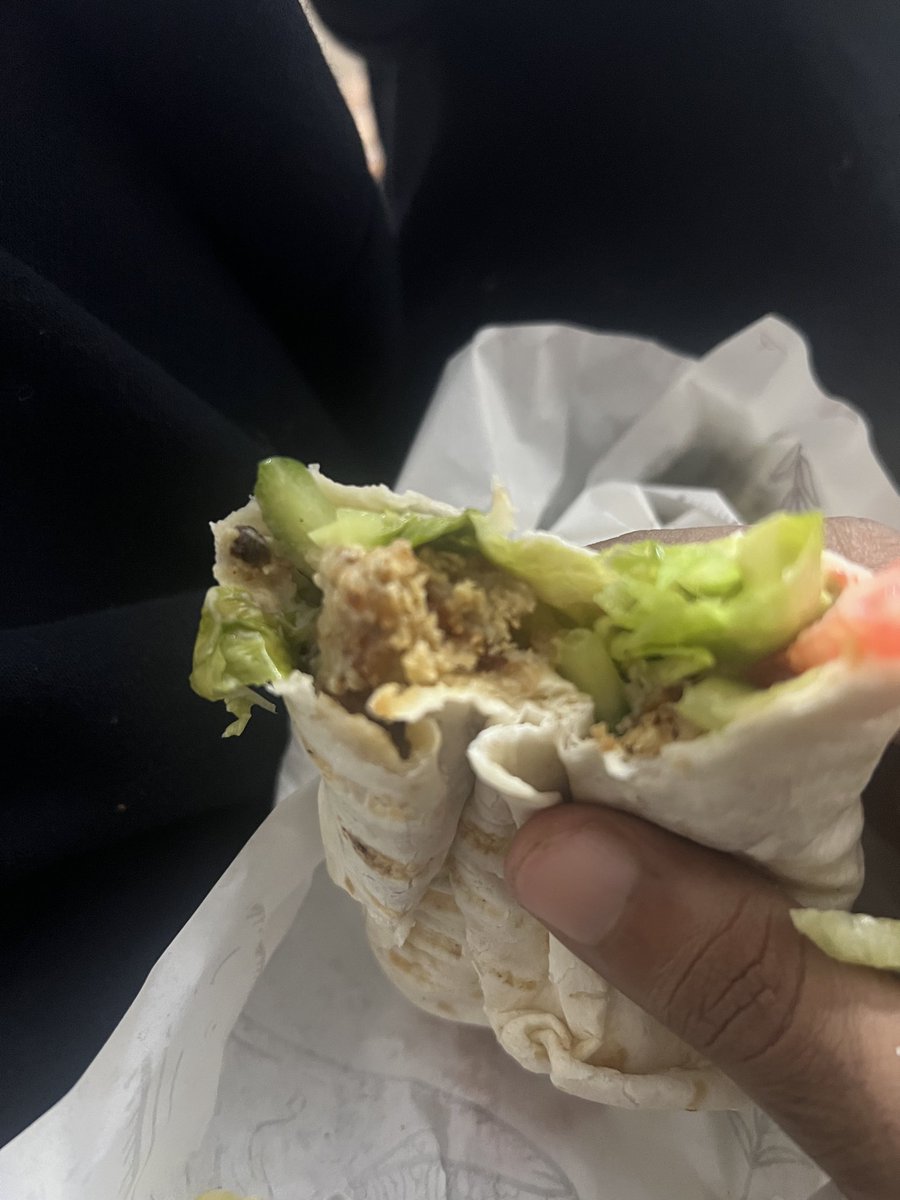 Valkera7o7's tweet photo. again i ordered non veg wrap rcvd the veg one....disappointed @zomatocare https://t.co/y78cYQIlEd