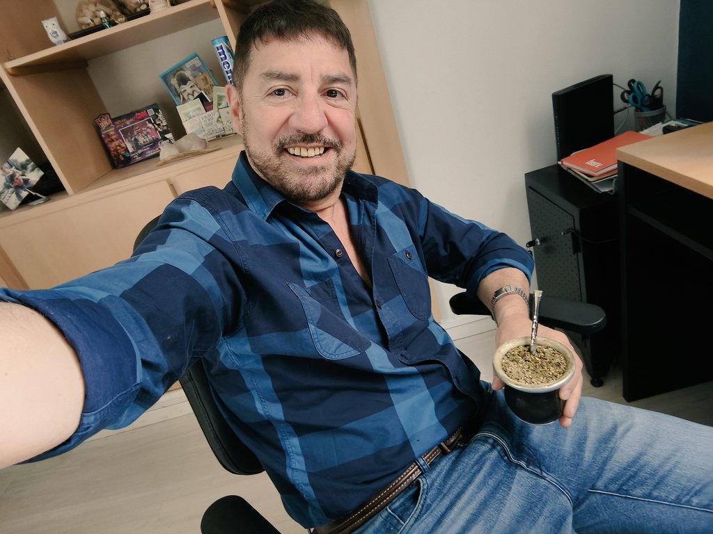 djtrotex's tweet photo. Buen miércoles gente linda, matecitooo???? Sugerencia: dibujate una sonrisa aunque no tengas ganas... Abrazos a todos. Y recordá que hoy ñoquis jajjajja #BuenosDiasATodos #Miercoles @LosNoquisdel29 #Aceptar #Axionate #EntraenAxion https://t.co/ruakNj0zzK