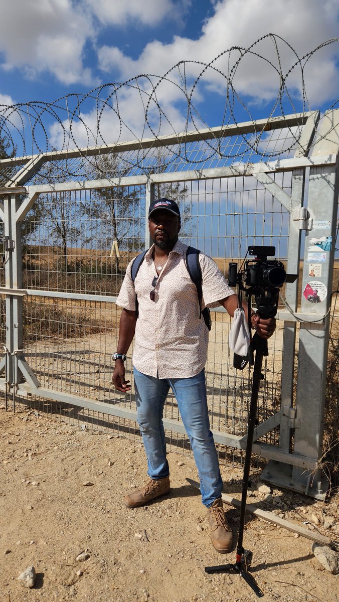 ADarkerPerspec2's tweet photo. Just left the border of Gaza. Reminds me of living on Ft Hood. The closeness of the terrorists puts this into perspective. Especially when terrorists know and choose to kill Gazan sympathizers.....
#AFJS #Judea #Samaria https://t.co/t4uqwx4yYa