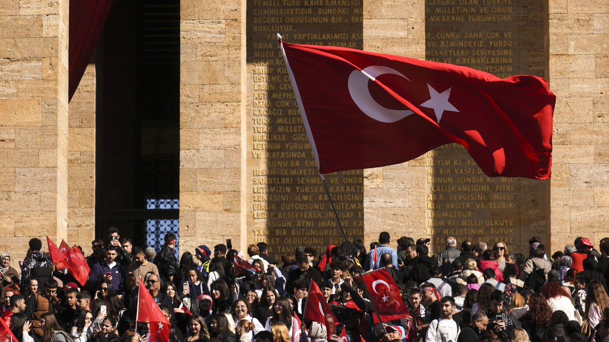 EmreeTsnn_'s tweet photo. 🇹🇷 Türk Milleti ATASININ huzurunda... https://t.co/kwYXskb5PE