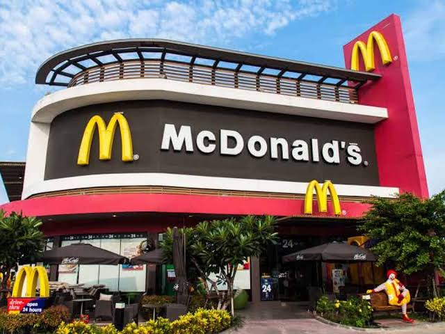 abhinavaduri9's tweet image. McDonald’s unveiled its largest Global Capability Centre outside the US today at RMZ Nexity, HITEC City, Hyderabad! 🚀
Spanning 1.56 lakh sq. ft., the new hub creates 1,200+ jobs — powering Telangana’s rise as a global innovation hub. 💼🌏
#Hyderabad #Telangana #McDonalds