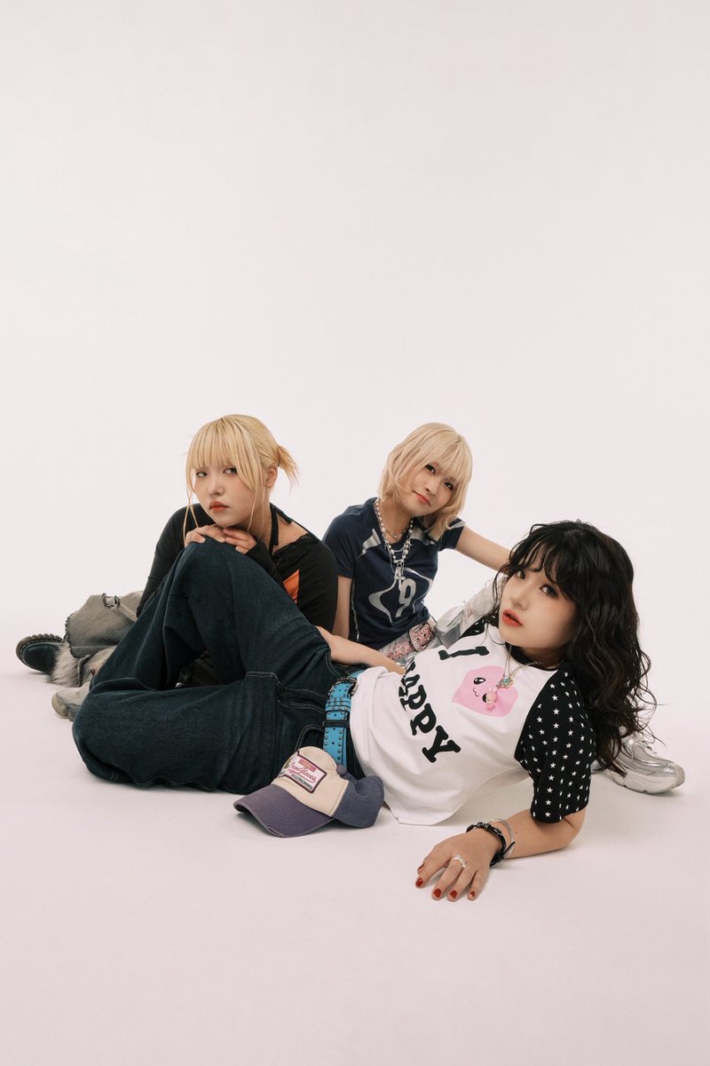 yummyg_official's tweet photo. .
"New Artist Photo…📸"

.
─═──═──═──═──═──═─

　yummy'g 新アーティスト写真公開

─═──═──═──═──═──═─

.
photo:@mtyro3 
hair&amp;make up: SARA FUJITA https://t.co/fGYSI8RCrU