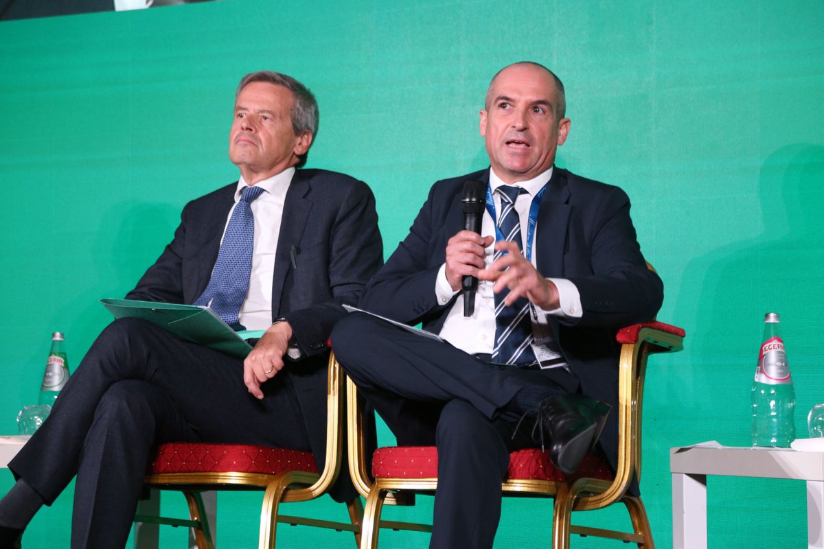_Unaitalia's tweet photo. Giovanni Filippini, DG per la salute animale del @ministerosalute:
“Il piano strategico per la gestione dell’influenza aviaria definito dal Ministero e con la collaborazione di Unaitalia prevede l’adozione di un approccio preventivo attraverso biosicurezze e vaccinazione” https://t.co/zu2EmhwsNB