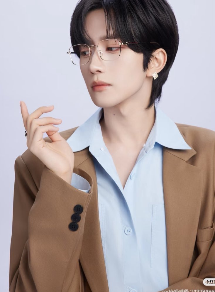 starryqiu_'s tweet image. kneeling, begging