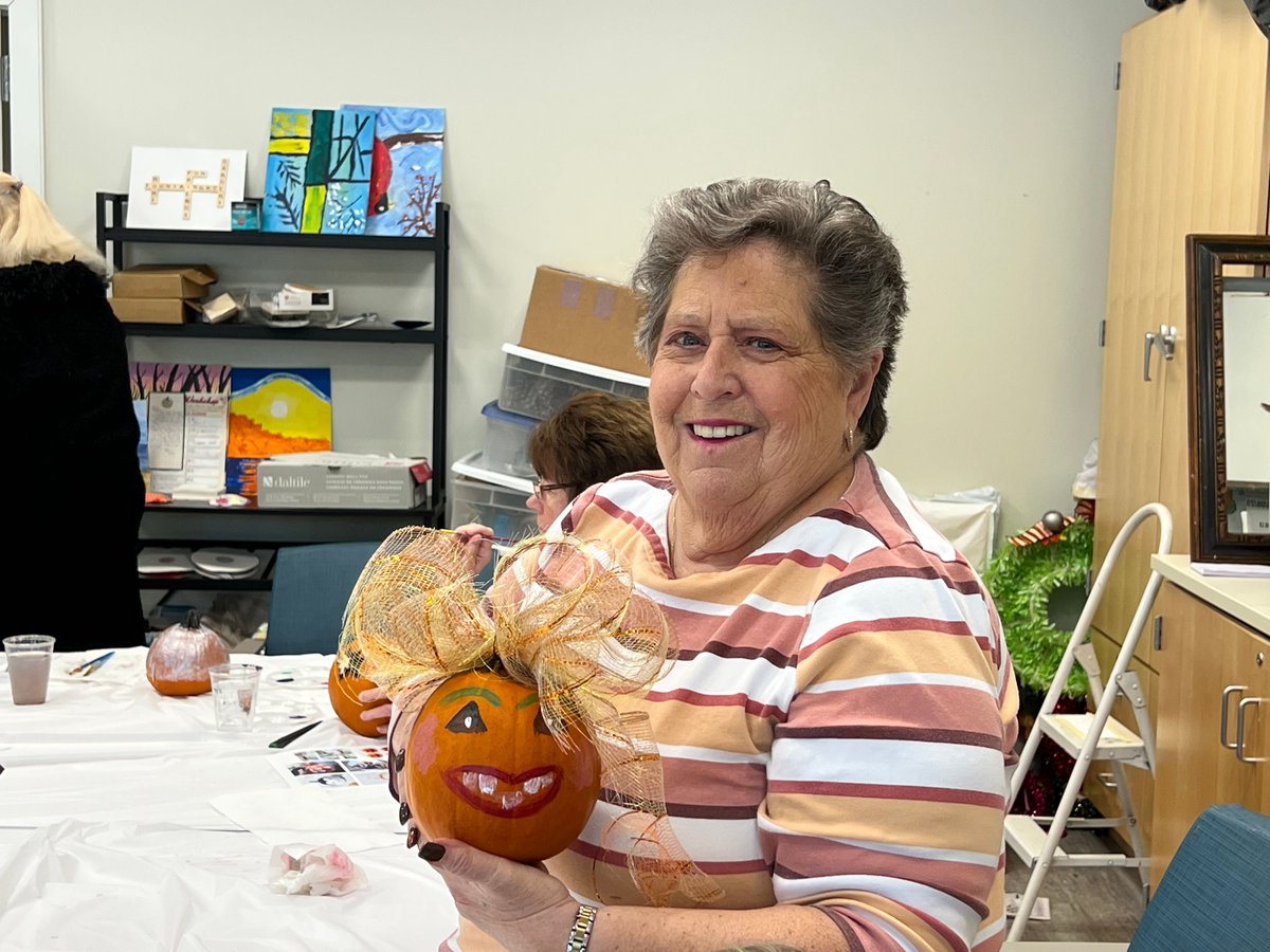 GurwinJewish's tweet image. Our Fountaingate Gardens members got spooky and creative with some pumpkin decorating! 
#PumpkinDecorating #CreativeFun #LifePlanLiving #FallVibes #SpookySeason #IndependentLiving #SocialFun #FountaingateFeeling #Commack #LongIsland