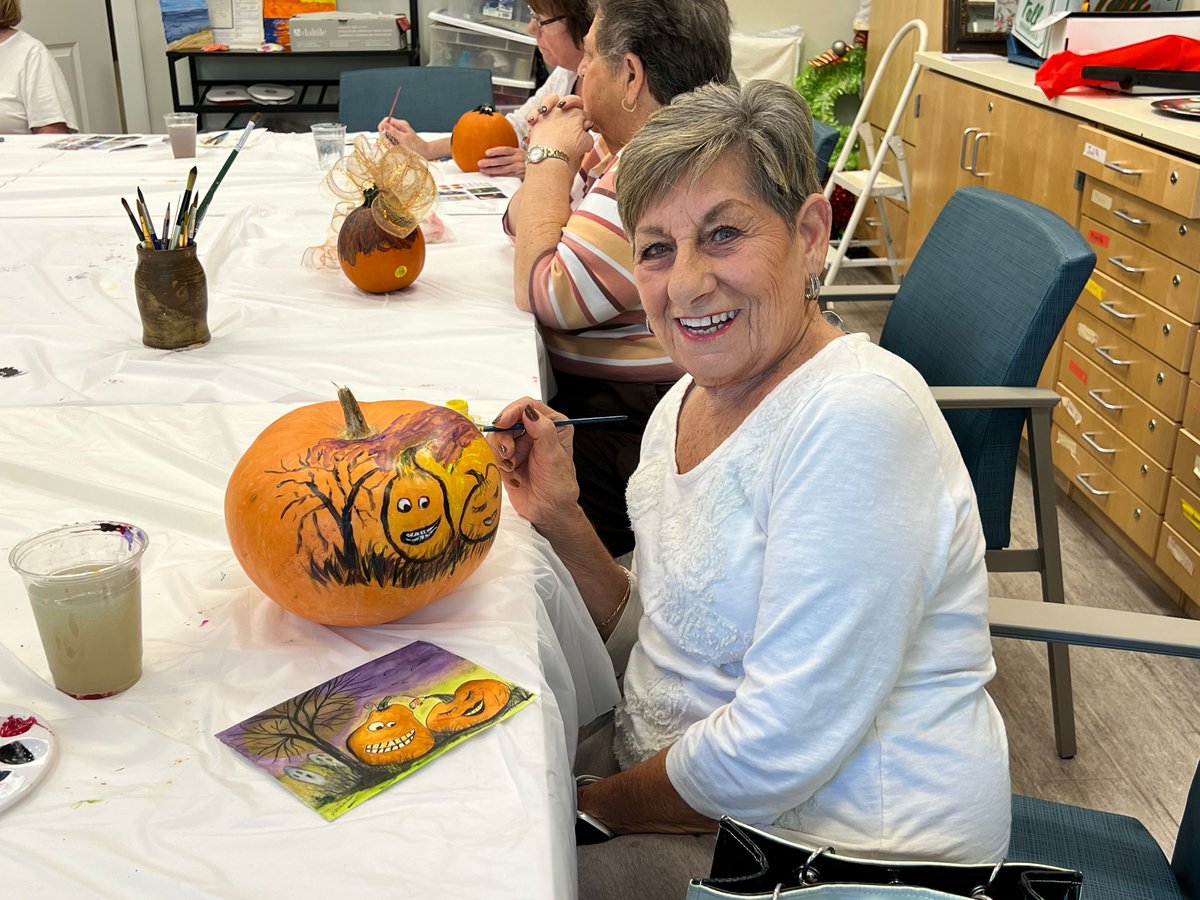 GurwinJewish's tweet image. Our Fountaingate Gardens members got spooky and creative with some pumpkin decorating! 
#PumpkinDecorating #CreativeFun #LifePlanLiving #FallVibes #SpookySeason #IndependentLiving #SocialFun #FountaingateFeeling #Commack #LongIsland