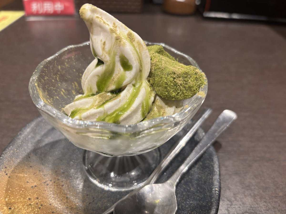 本日最後の自分甘やかし、抹茶アイスとわらび餅〜💚
あま……もっちもち……うま……