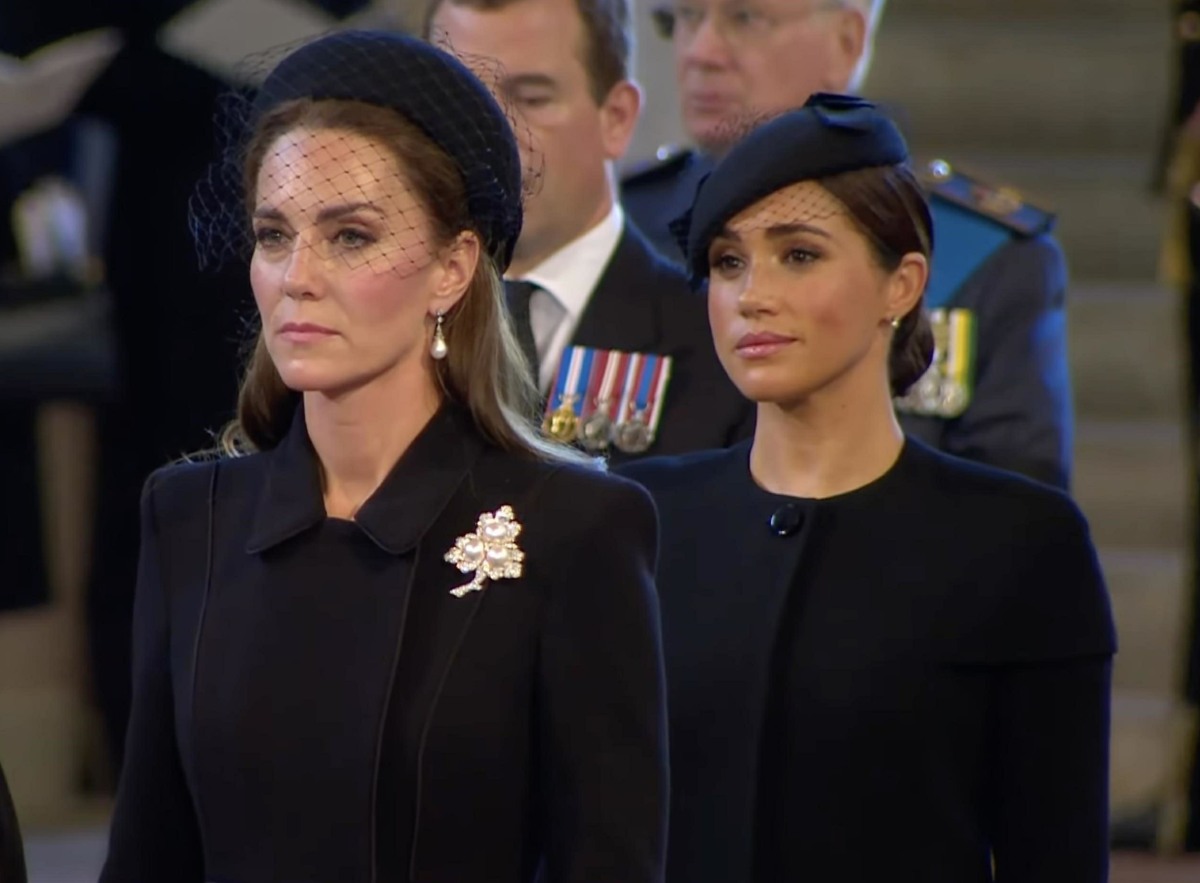 KaiseratCB's tweet photo. Jones: ‘Icy’ Princess Kate is the reason why Prince Andrew will move out of Royal Lodge https://t.co/J2FnIy6qsl https://t.co/wiQZ8osMzz