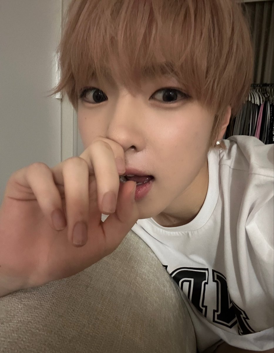 youremykiseki's tweet image. 시즈니가 사쿠야 그려줬는데 사쿠야 막 뒤에 옷장 보인다고 주접 떨음 ㅋㅋㅋㅋㅋ