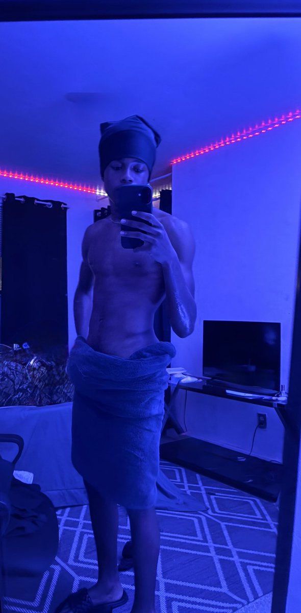 Retweet for me to drop the towel 😏