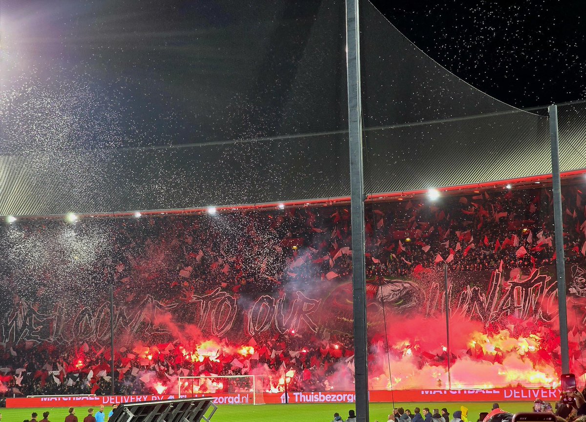 Gele zijde 2 Europese wedstrijden dicht....

Oplossing is pyro in stadions legaliseren. Toevallig een partij die daar voorstander van is? 😜