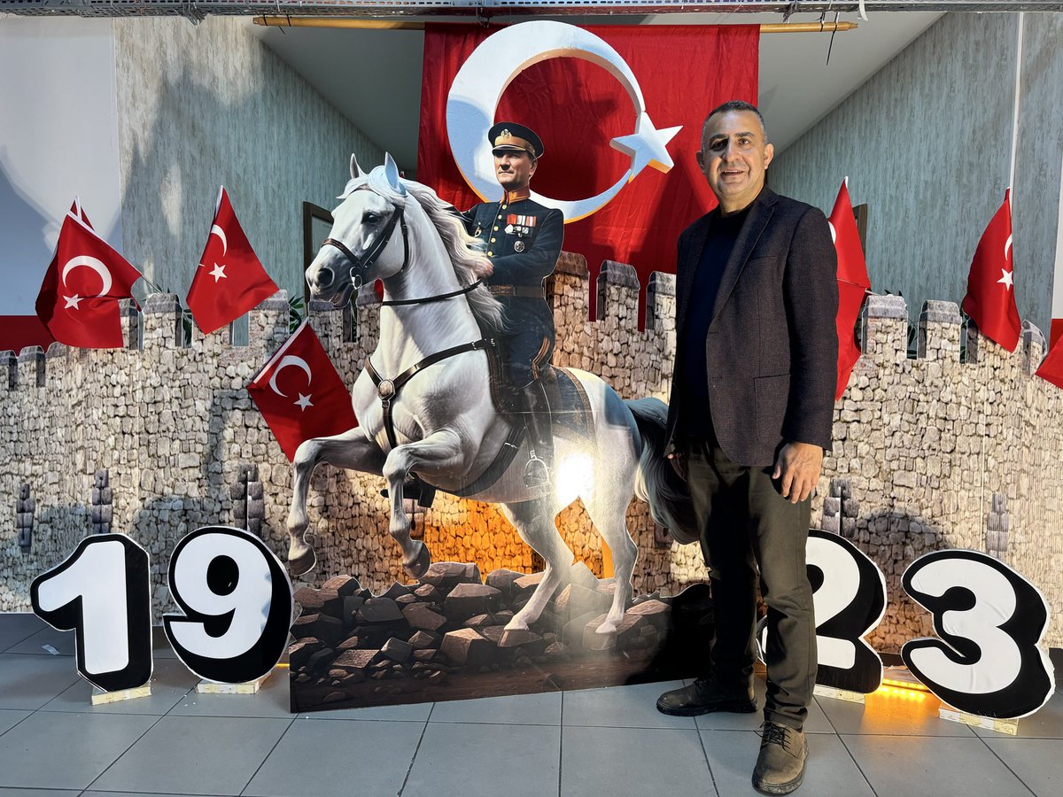 omercokal54's tweet photo. Özgürlüğün, eşitliğin ve umudun simgesi olan Cumhuriyetimizin 102. yılı kutlu olsun. https://t.co/q2nOsxUoKa